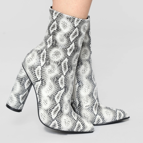 Snake print boots - Picture 2 of 8